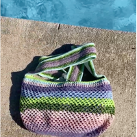 sac anabaum courier kiss
Rose poudré, violet lavande, bleu ciel, vert anis, vert foncé scintillant, touches de turquoise et de crème