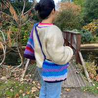 Anabaum Sac wooly Courier , se porte en bandoulière. Crocheté en laine merino mulesing free, un peu de fils metallique et d'alpaca.