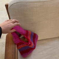 Anabaum Sac wooly bananae bonbon , se porte à l'épaule. Crocheté en laine merino mulesing free, un peu de fils metallique et d'alpaca.