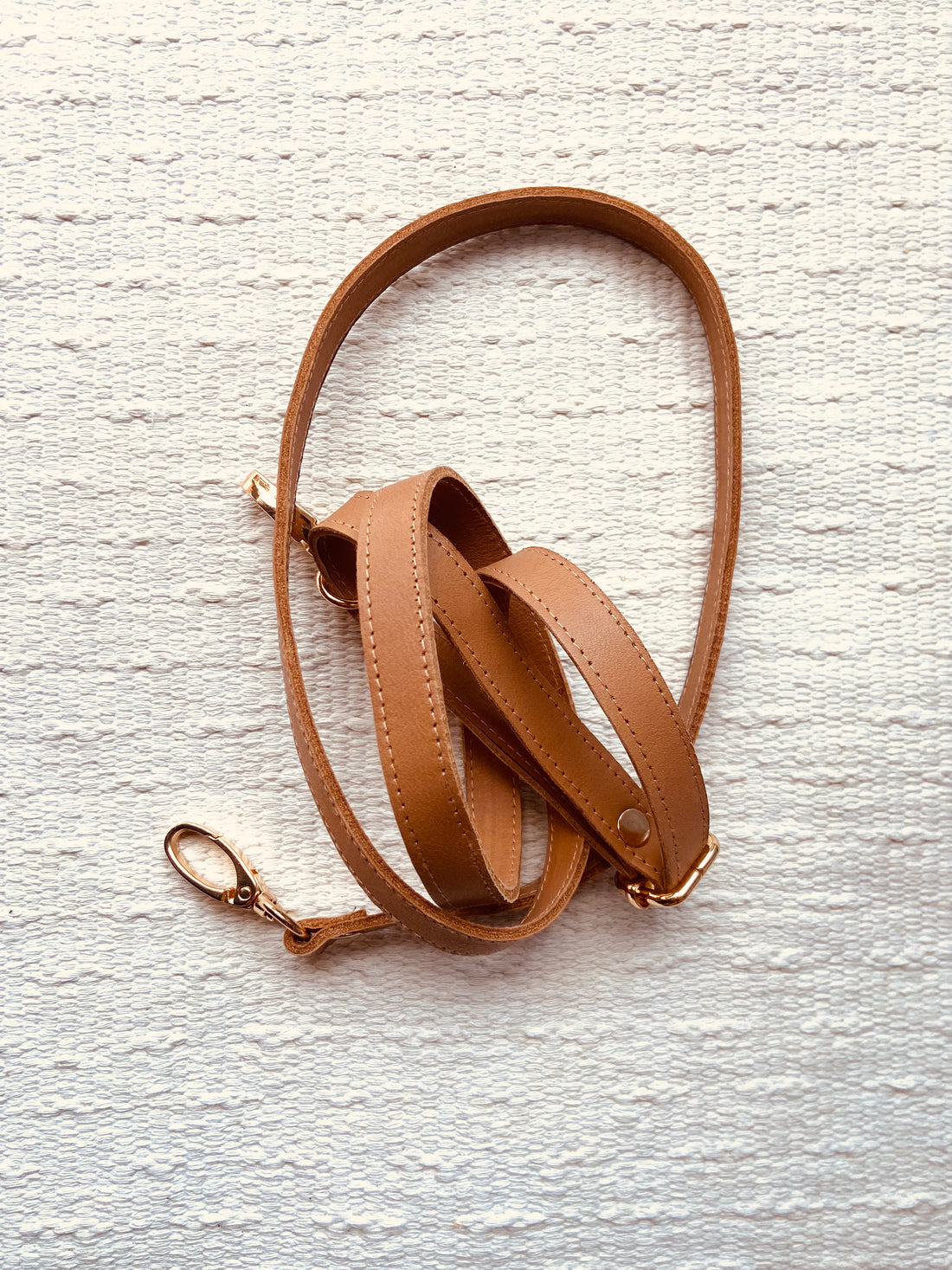 Anabaum Bandoulière en cuir couleur cognac amovible et réglable sur fong bland