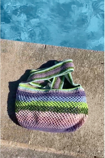 sac anabaum courier kiss 
Rose poudré, violet lavande, bleu ciel, vert anis, vert foncé scintillant, touches de turquoise et de crème