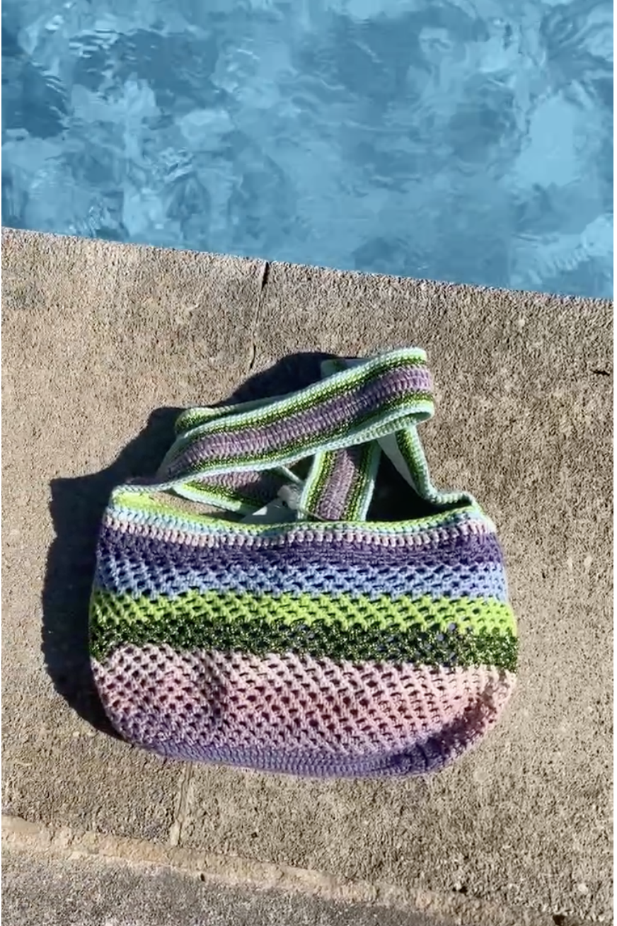 sac anabaum courier kiss 
Rose poudré, violet lavande, bleu ciel, vert anis, vert foncé scintillant, touches de turquoise et de crème