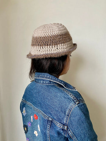 anabaum hat wooly made of merino wool in shades of beige with some matching metallic yarn for added bedazzle!