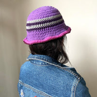 anabaum hat wooly in purple  porté avec une veste en jean personnalisee anabaum