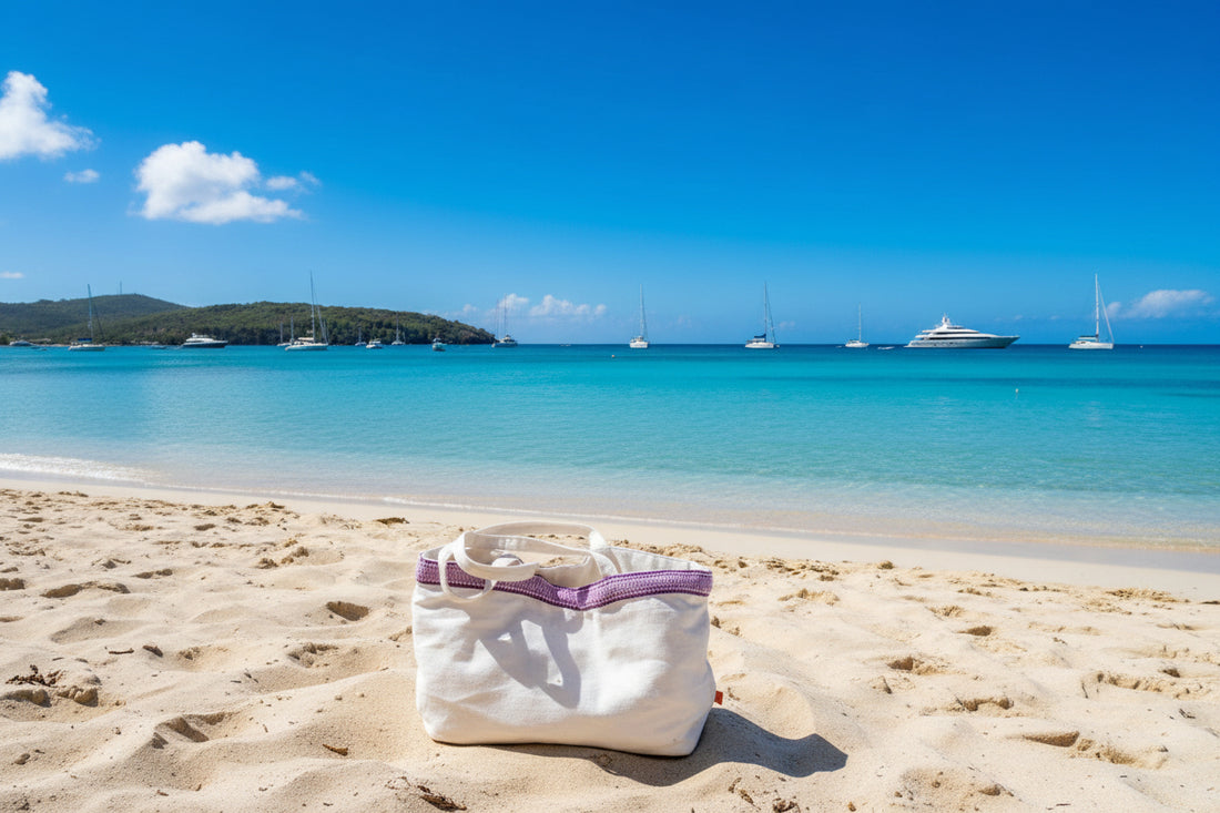 grand cabas anabaum sur une belle plage devant la mer pour montrer que ce cabas est à utiliser partout et tout le temps